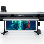 Ploter drukujący Fujifilm z bezpiecznymi atramentami na bazie wody